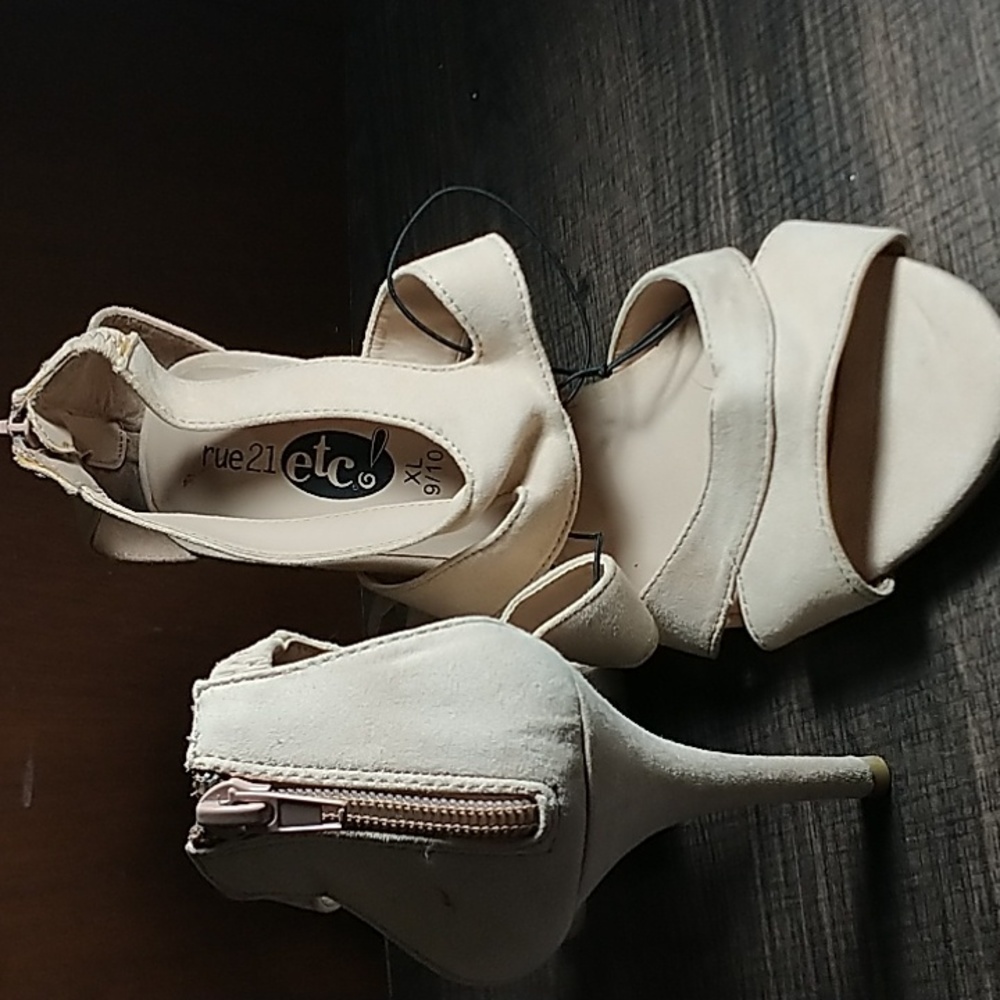 Rue 21 (Cream)Wonens Heel Sandals